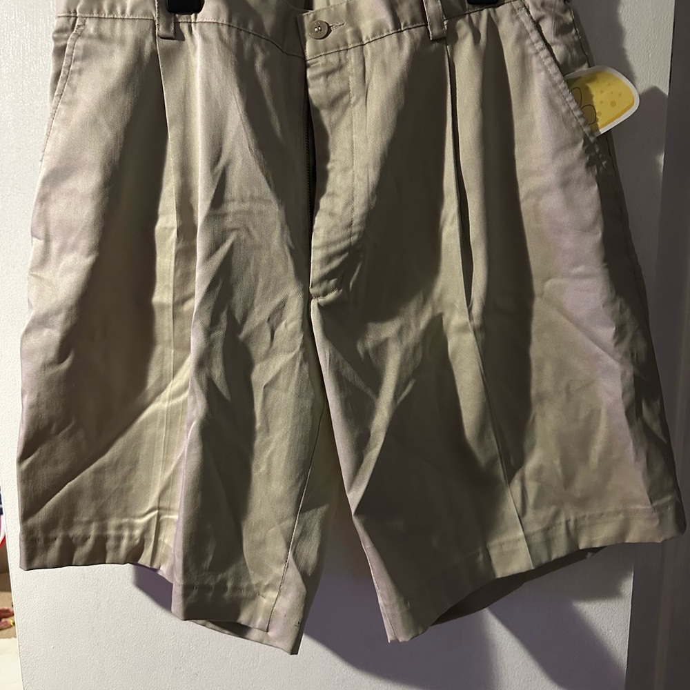 Under Armour Tan Cargo Shorts Relaxed Fit